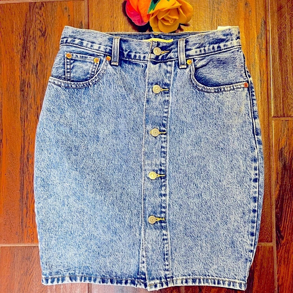 Levi’s Premium Button Down Denim Mom Skirt Urban Outfitters - Picture 2 of 6
